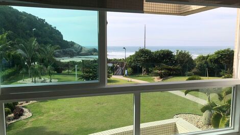 APARTAMENTO ALTO STANDARD, JUNTO AL MAR, 03 SUITES + 01 DEPENDENCIA