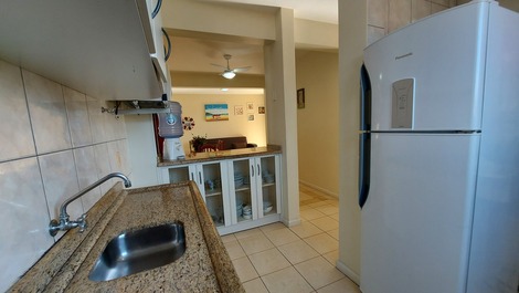 Apartamento com vista mar para locação em Bombinhas 01 suite (LA0009)