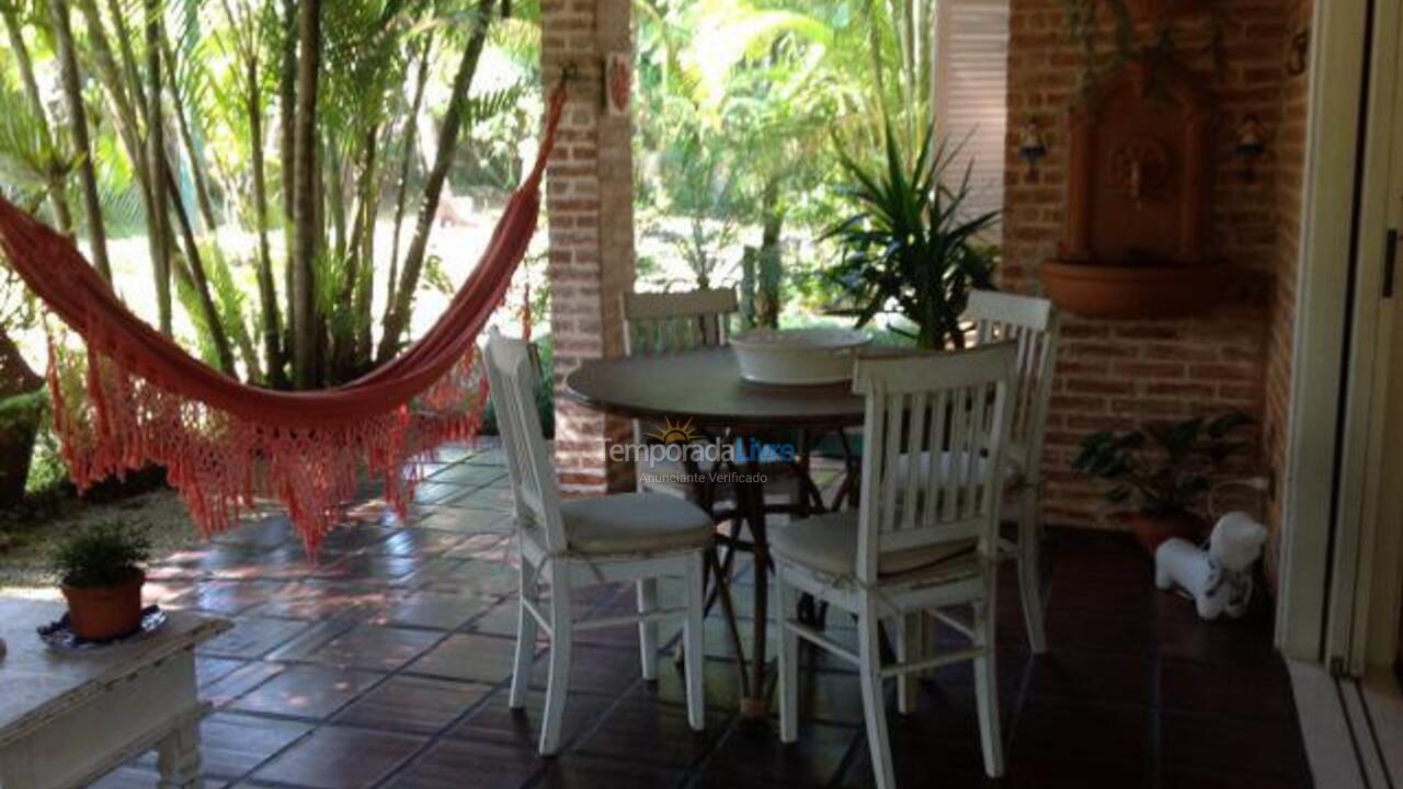 Casa para alquiler de vacaciones em São Sebastião (Praia da Baleia)