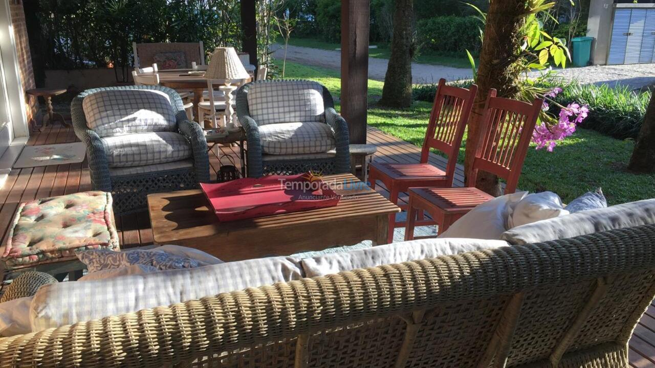 Casa para alquiler de vacaciones em São Sebastião (Praia da Baleia)