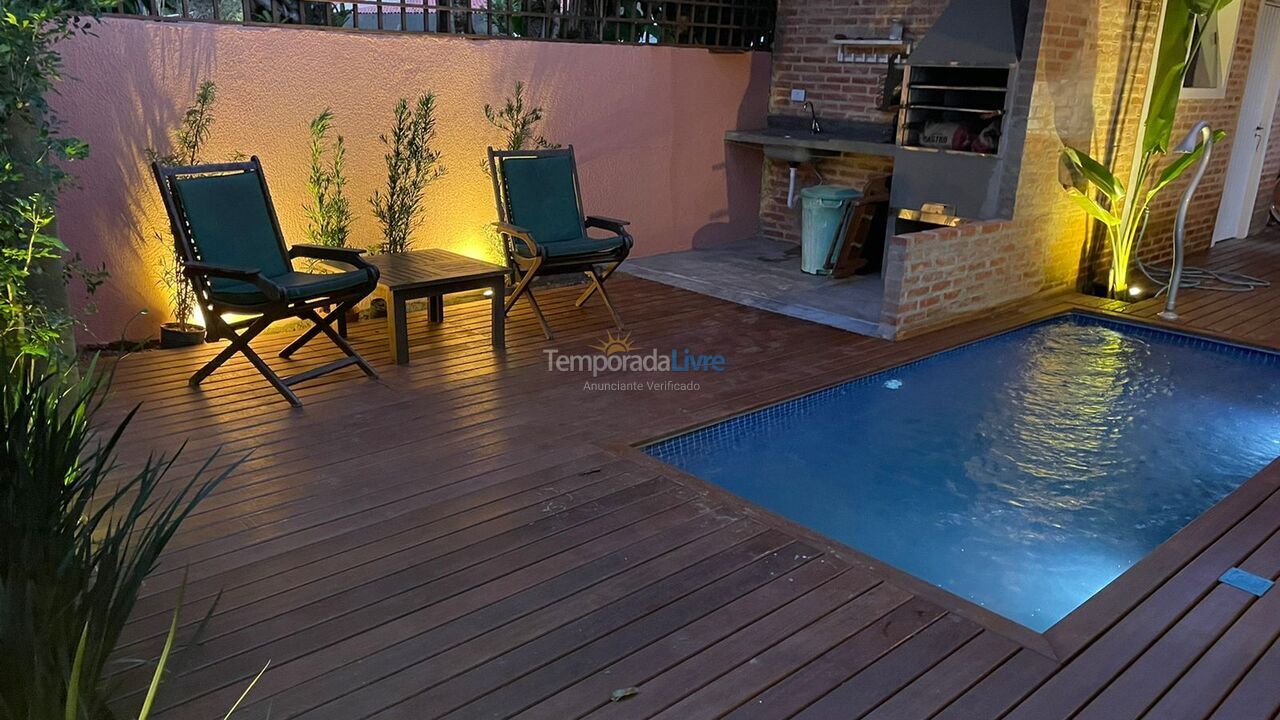 Casa para alquiler de vacaciones em São Sebastião (Praia da Baleia)