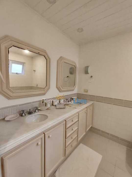 Casa para alquiler de vacaciones em São Sebastião (Praia da Baleia)