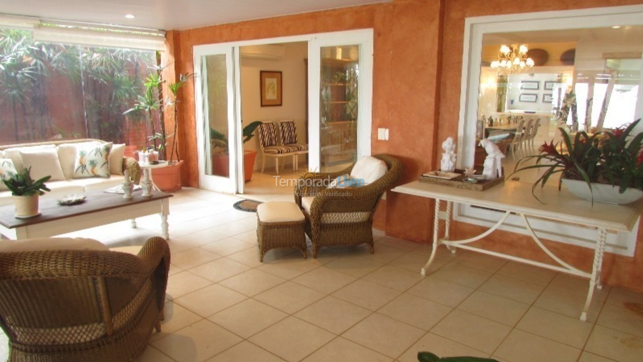 Casa para alquiler de vacaciones em São Sebastião (Praia da Baleia)