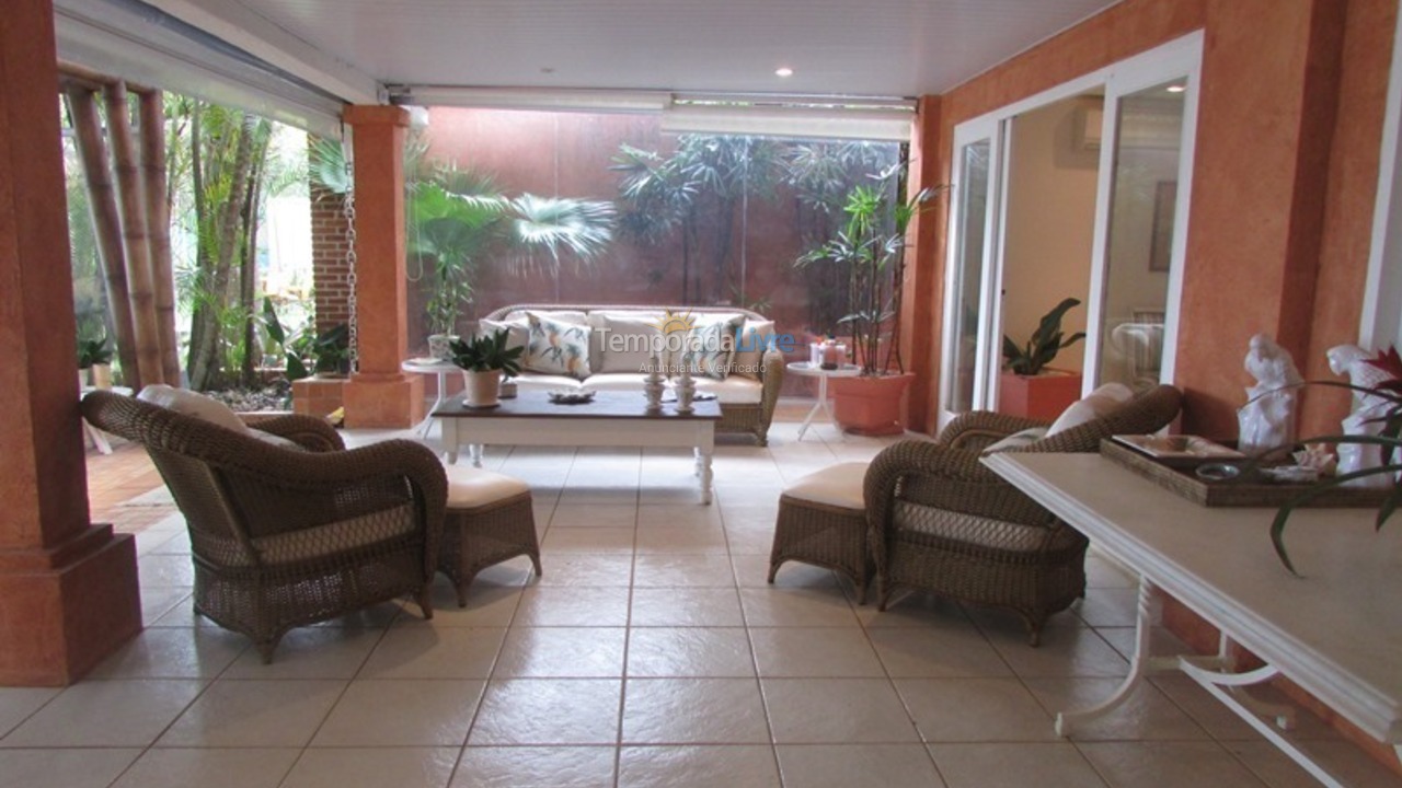 Casa para alquiler de vacaciones em São Sebastião (Praia da Baleia)