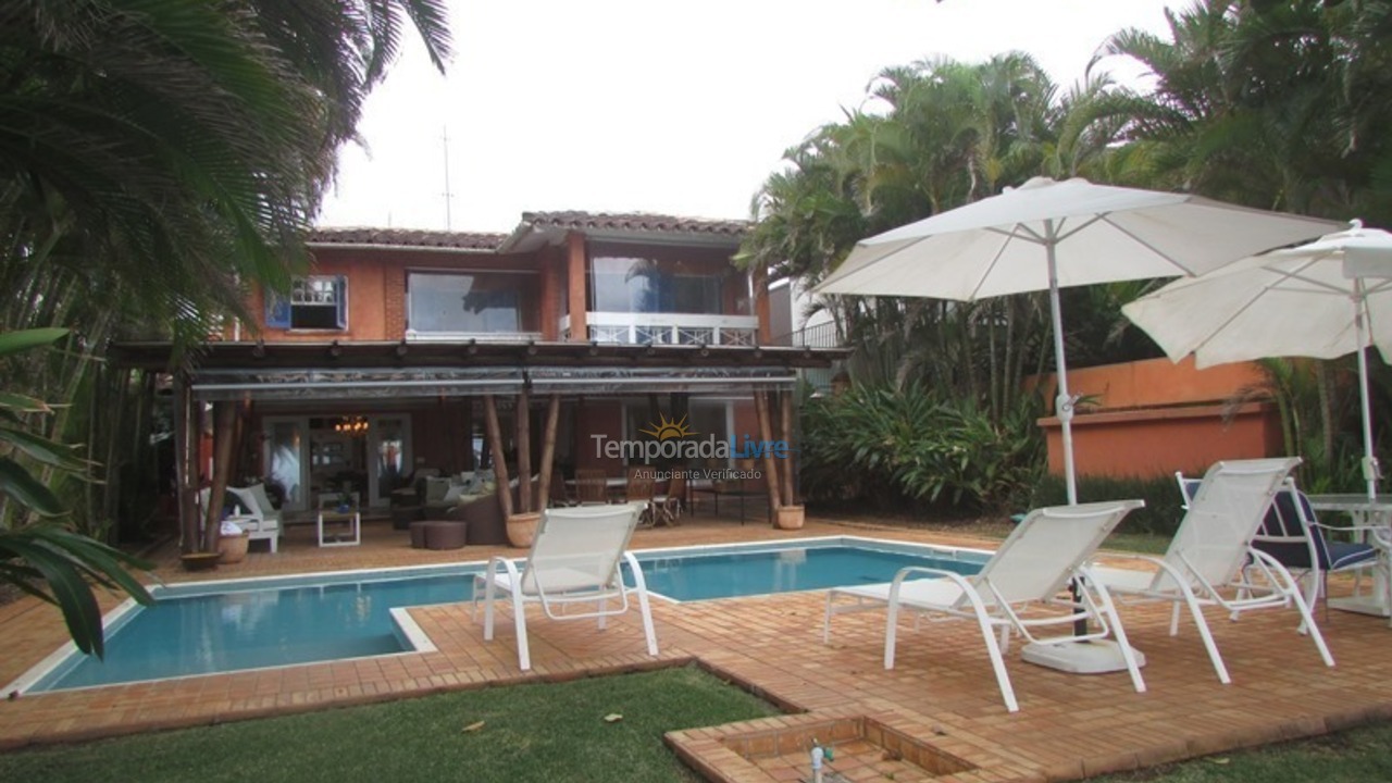 Casa para alquiler de vacaciones em São Sebastião (Praia da Baleia)