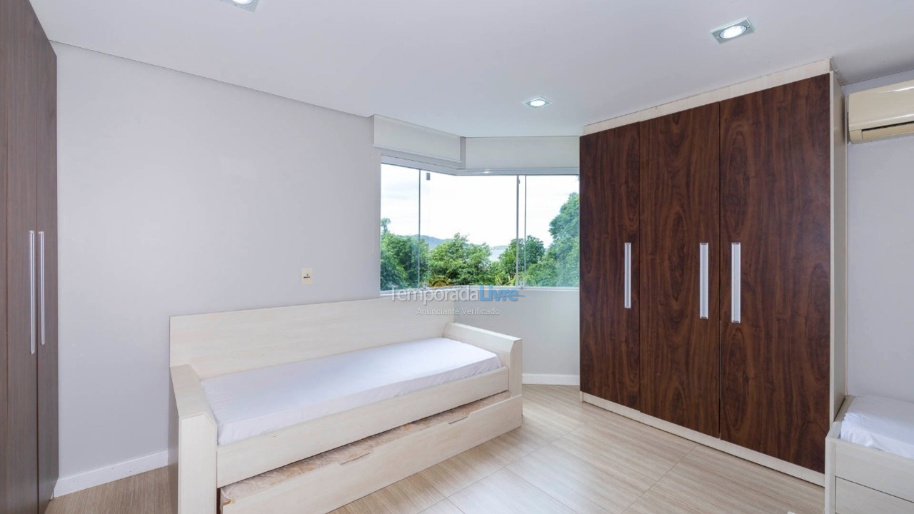 Casa para alquiler de vacaciones em Bombinhas (Praia de Zimbros)