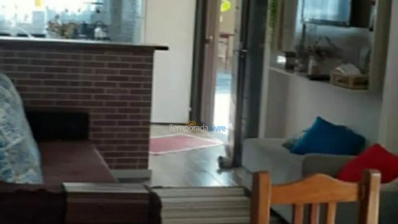 Casa para aluguel de temporada em Balneário Arroio do Silva (Golfinhos)