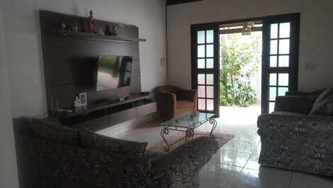 Sala bem ampla e ventilada 