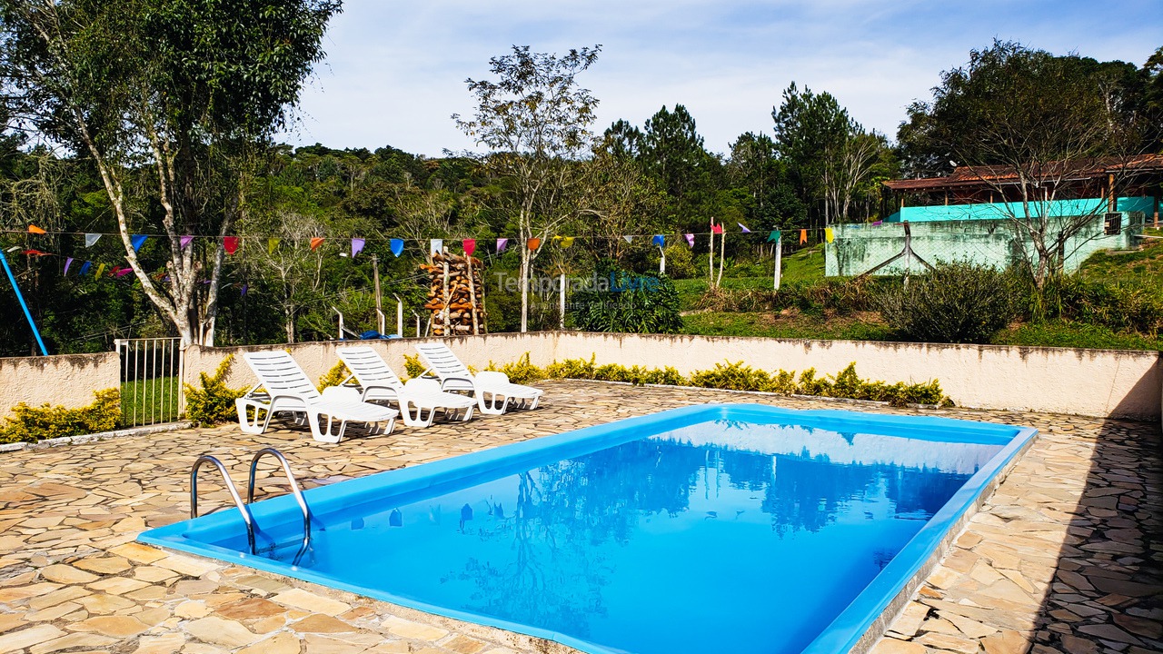 Casa para aluguel de temporada em Juquitiba (Chácara Com Wifi Jogos E Churrasqueira Coberta)