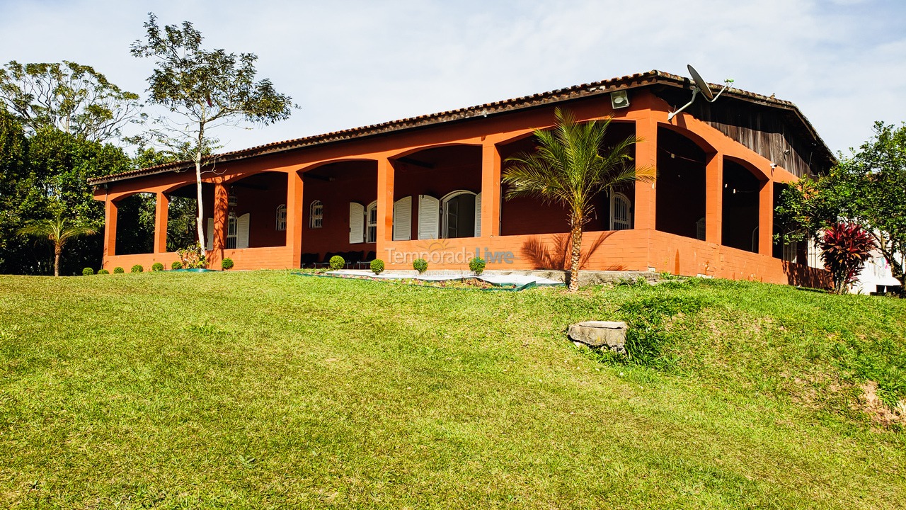 Casa para aluguel de temporada em Juquitiba (Chácara Com Wifi Jogos E Churrasqueira Coberta)