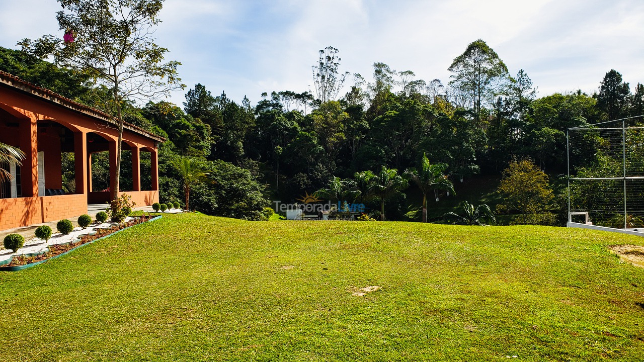 Casa para aluguel de temporada em Juquitiba (Chácara Com Wifi Jogos E Churrasqueira Coberta)