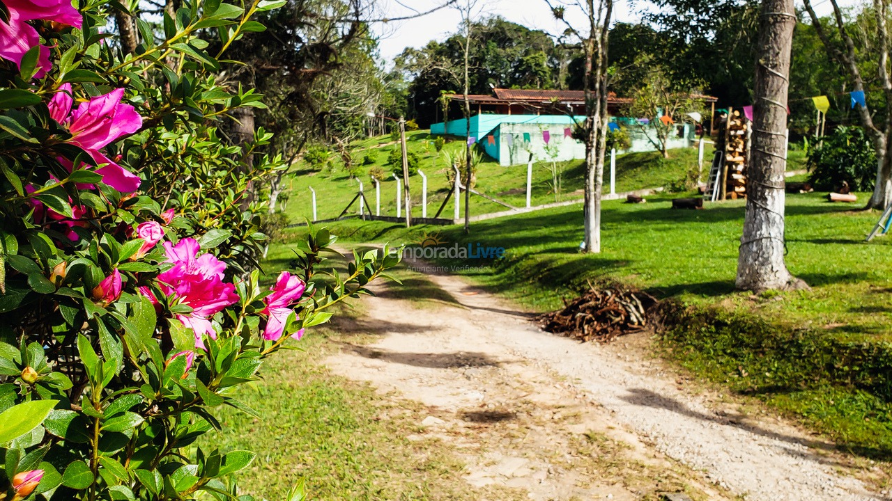 Casa para aluguel de temporada em Juquitiba (Chácara Com Wifi Jogos E Churrasqueira Coberta)