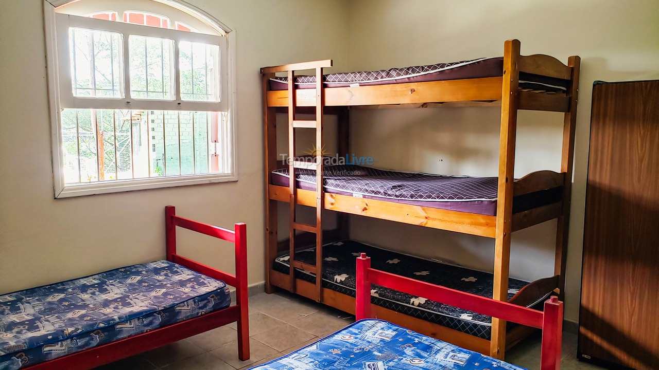 Casa para aluguel de temporada em Juquitiba (Chácara Com Wifi Jogos E Churrasqueira Coberta)