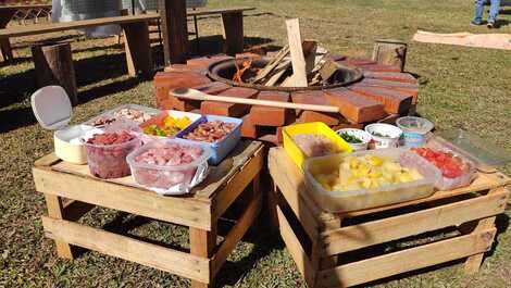 Preparativos para o entrevero de pinhão.