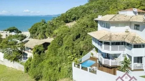 HERMOSA CASA CON VISTA AL MAR, 05 DORMITORIOS, CON PISCINA