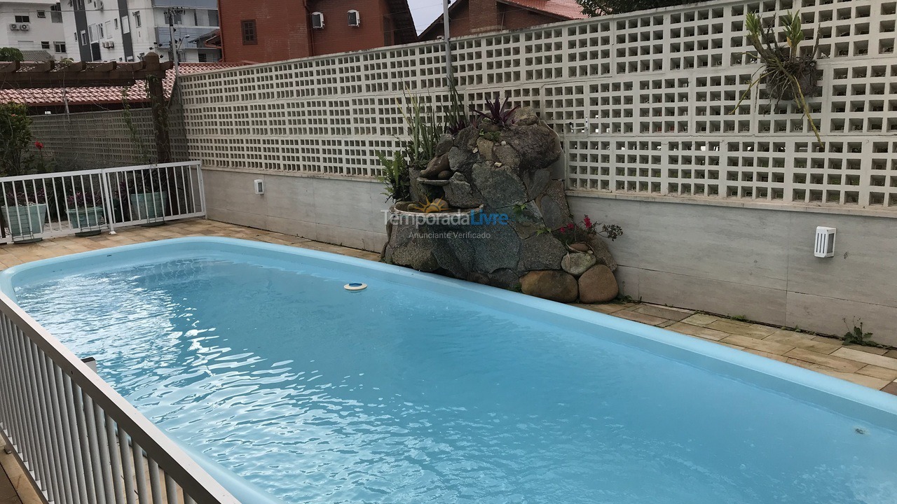 Casa para aluguel de temporada em Florianopolis (Canasvieiras)