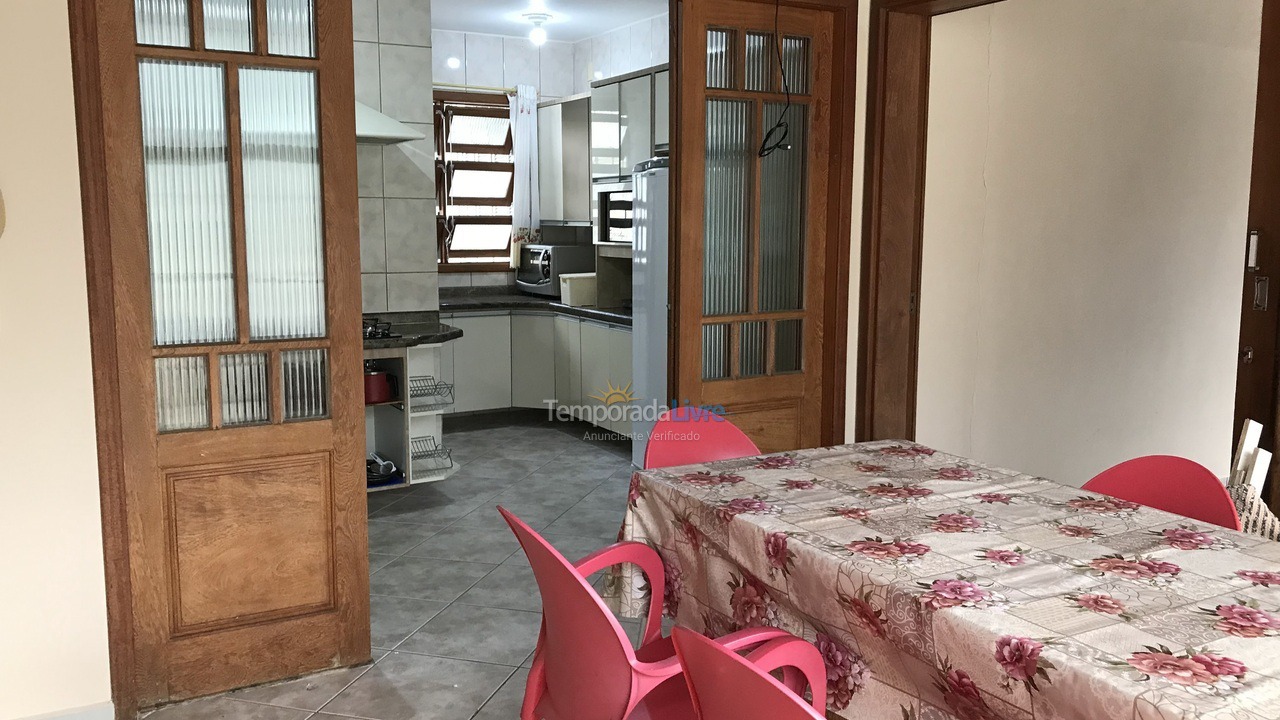 Casa para aluguel de temporada em Florianopolis (Canasvieiras)