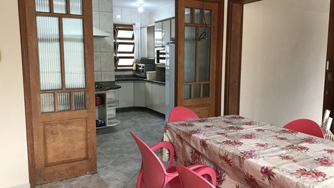 Linda casa perto da praia com piscina - Canasvieiras