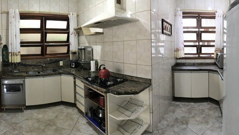 Linda casa perto da praia com piscina - Canasvieiras