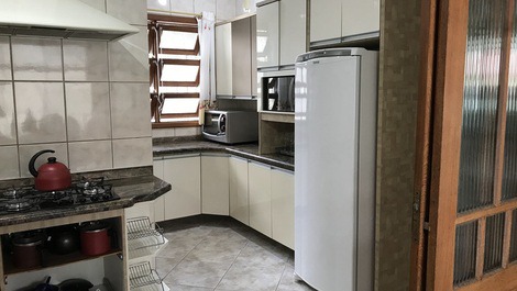 Linda casa perto da praia com piscina - Canasvieiras