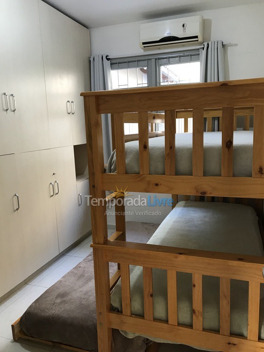 Casa para aluguel de temporada em Florianopolis (Canasvieiras)