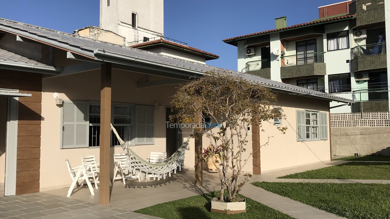 Casa para aluguel de temporada em Florianopolis (Canasvieiras)