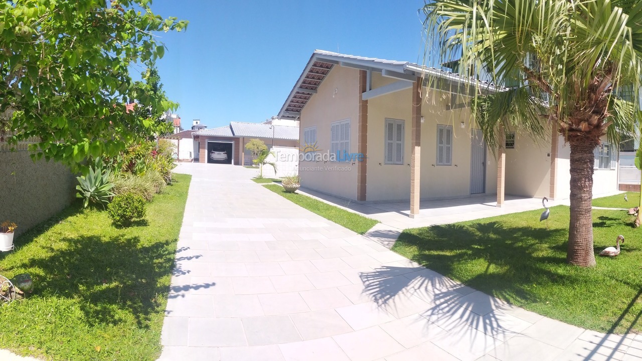 Casa para aluguel de temporada em Florianopolis (Canasvieiras)