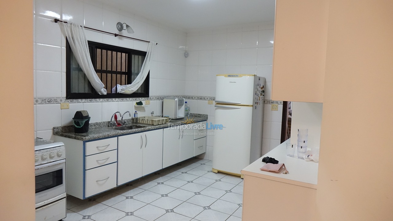 House for vacation rental in Peruíbe (Parque Turistico)