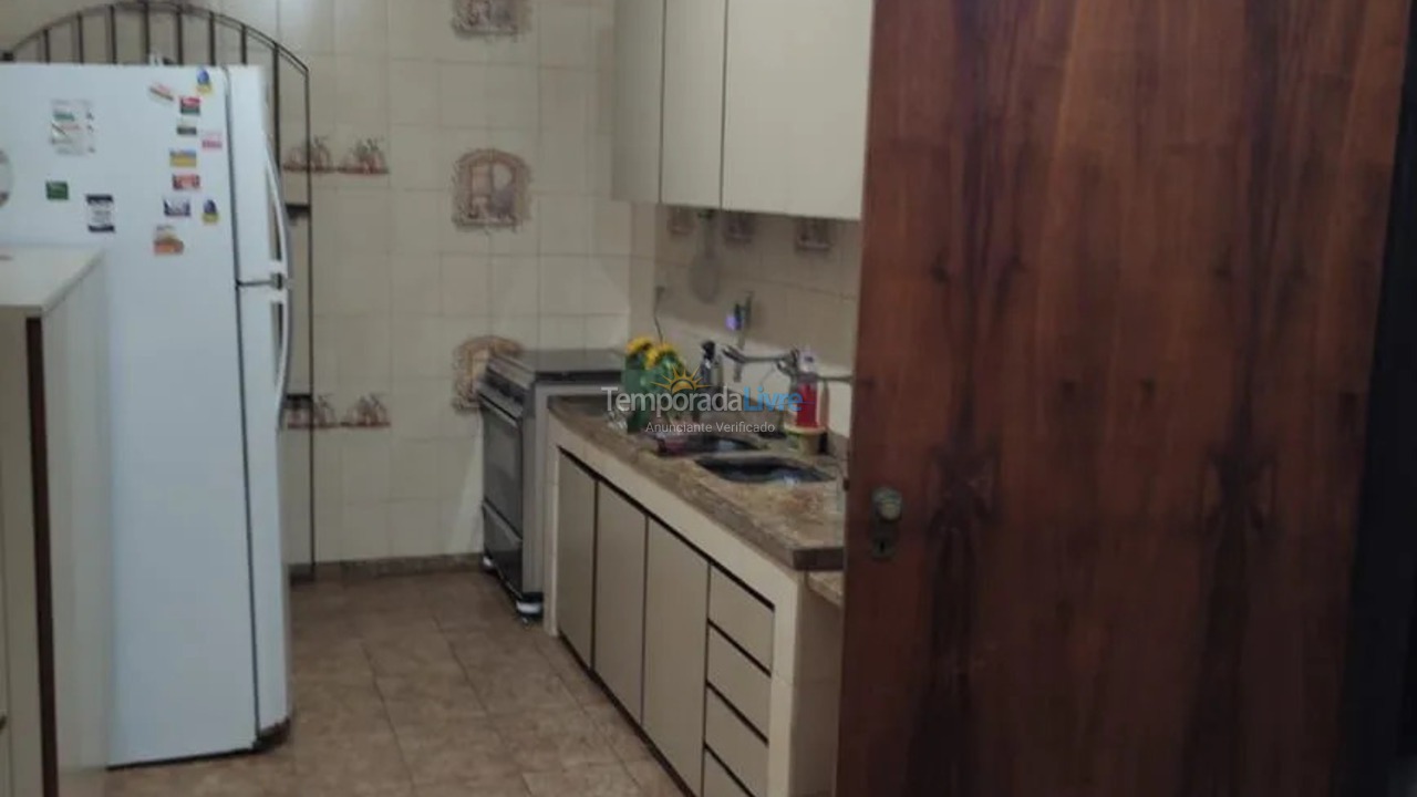 Casa para aluguel de temporada em Niterói (Praia de Piratininga)