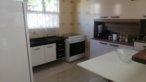 Family atmosphere: house with 3 bedrooms, swimming pool and barbecue