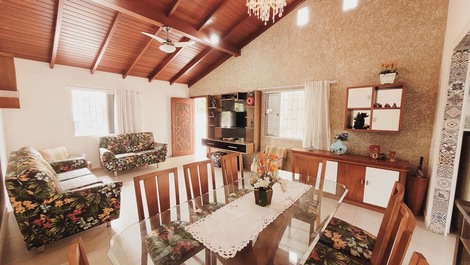 BOAS FÉRIAS ECONOMIZANDO EXCELENTE CASA! PERTO CENTRO E PRAIA