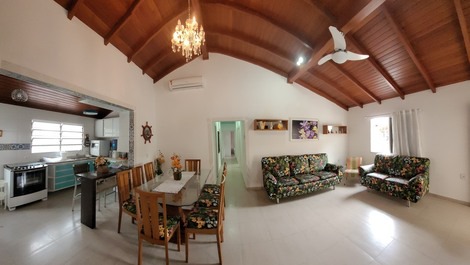 BOAS FÉRIAS ECONOMIZANDO EXCELENTE CASA! PERTO CENTRO E PRAIA