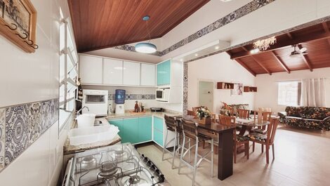 BOAS FÉRIAS ECONOMIZANDO EXCELENTE CASA! PERTO CENTRO E PRAIA