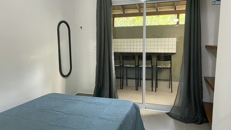 Porta balcão, vista do quarto . cortina blackout