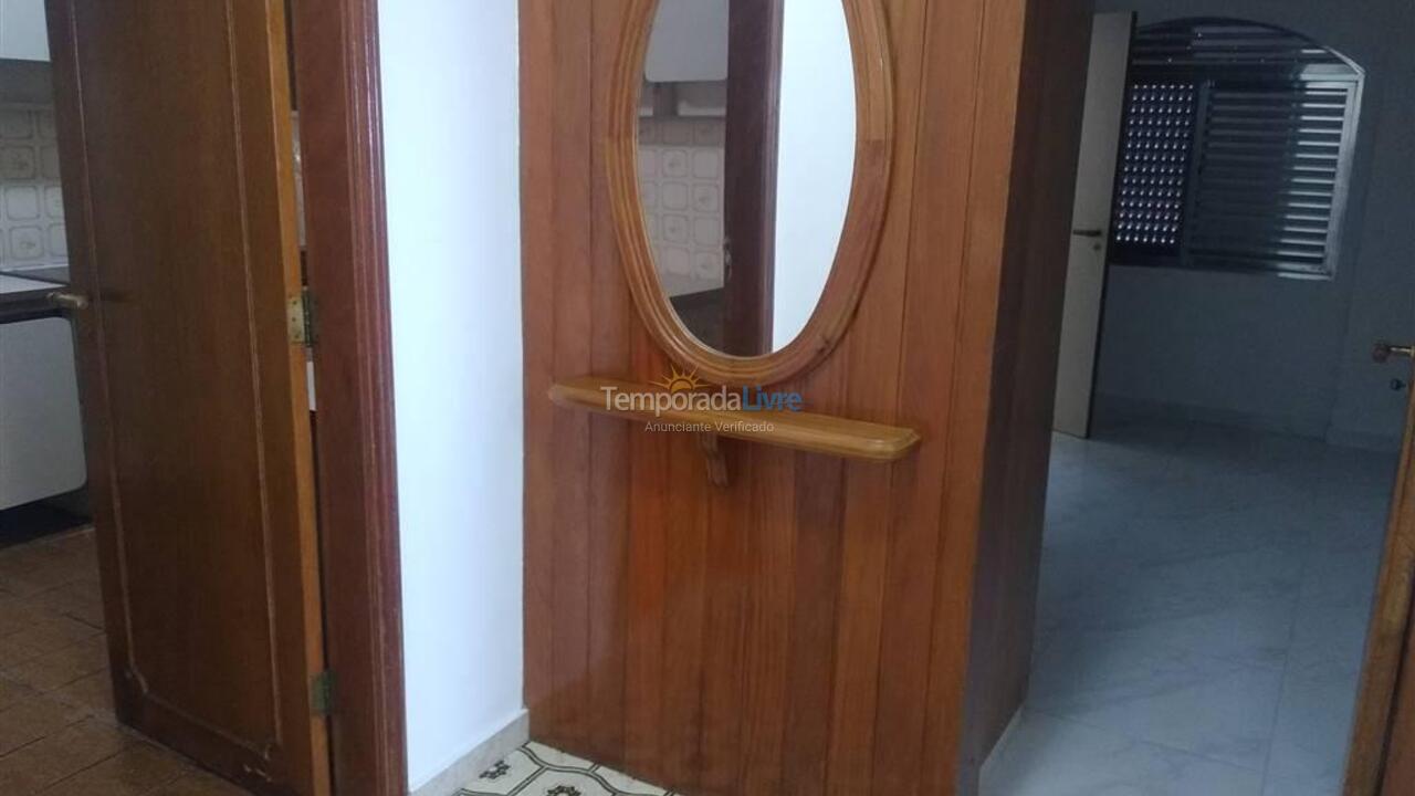 Apartamento para aluguel de temporada em Praia Grande (Vila Tupi)