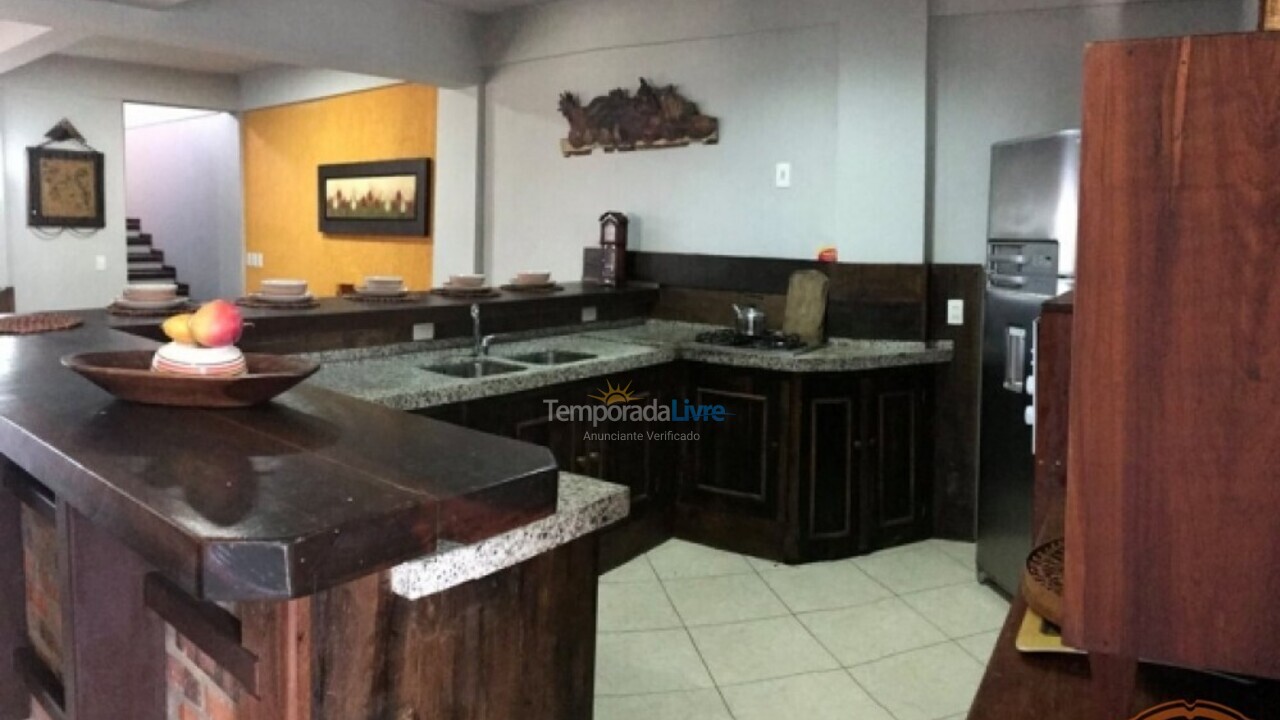 Casa para aluguel de temporada em Bombinhas (Mariscal)