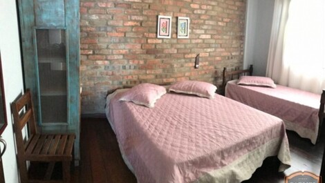 AMPLA CASA C/ 05 SUÍTES, BEIRA MAR EM MARISCAL, MESA DE SINUCA E MAIS.