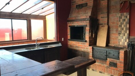 AMPLA CASA C/ 05 SUÍTES, BEIRA MAR EM MARISCAL, MESA DE SINUCA E MAIS.