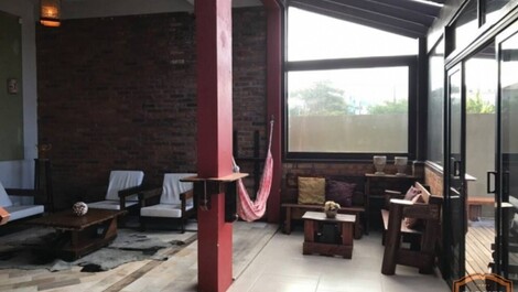 AMPLA CASA C/ 05 SUÍTES, BEIRA MAR EM MARISCAL, MESA DE SINUCA E MAIS.