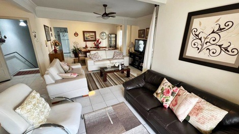 4 bedroom house in the center of de Bal. Camboriu / barbecue / wifi