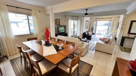 4 bedroom house in the center of de Bal. Camboriu / barbecue / wifi