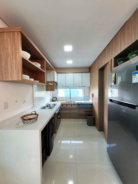 Apartamento para aluguel de temporada em Itapema (Meia Praia)