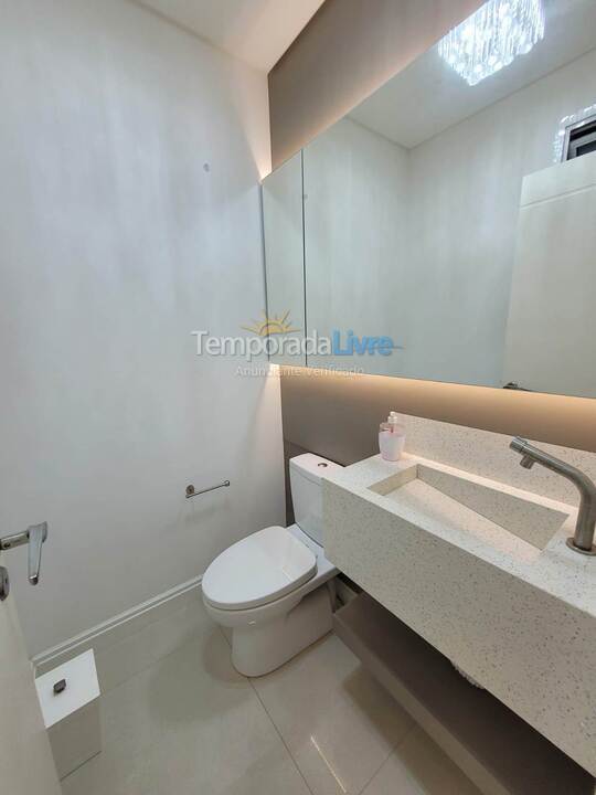 Apartamento para aluguel de temporada em Itapema (Meia Praia)