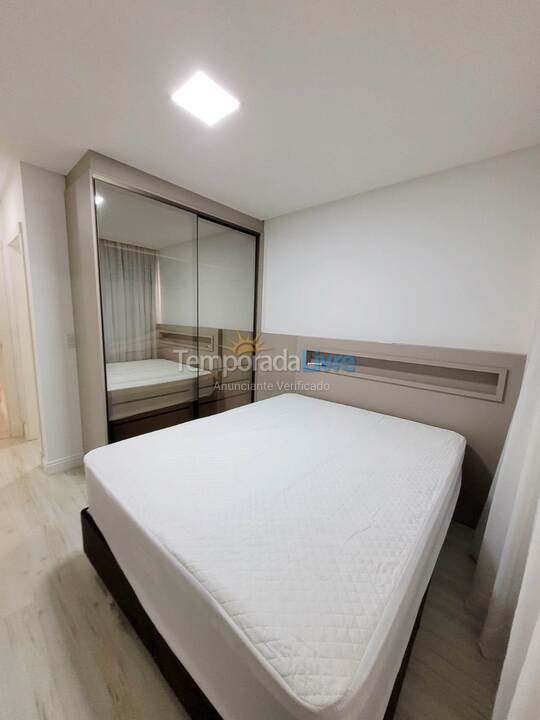 Apartamento para aluguel de temporada em Itapema (Meia Praia)