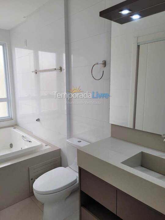 Apartamento para aluguel de temporada em Itapema (Meia Praia)