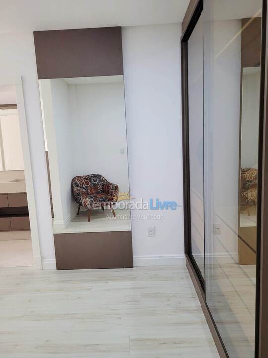 Apartamento para aluguel de temporada em Itapema (Meia Praia)