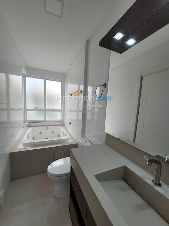 Apartamento para aluguel de temporada em Itapema (Meia Praia)