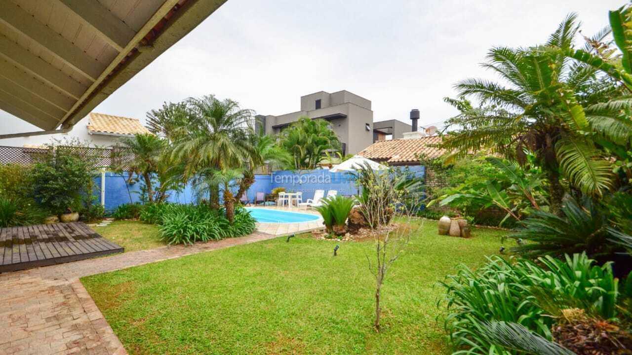 Casa para aluguel de temporada em Florianopolis (Jurerê Internacional)