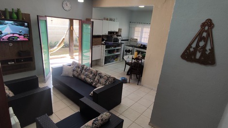 Casa con Piscina Ionizada - Bertioga / Indaiá