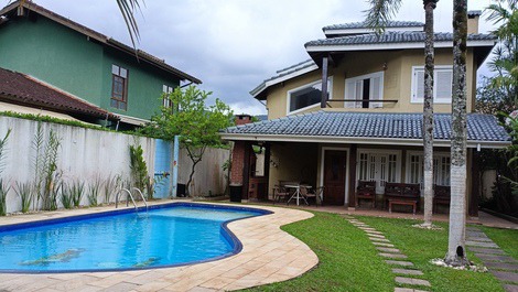 CASA CON PISCINA A 550M DE PLAYA JUQUEHY